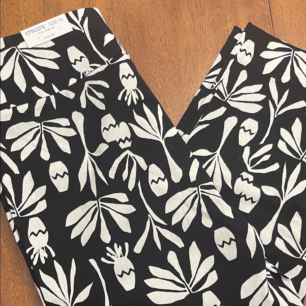 NWT Chico's Black and White Tribal Print Slit Capri Pants Sz 1.5 10 Pottery Toss